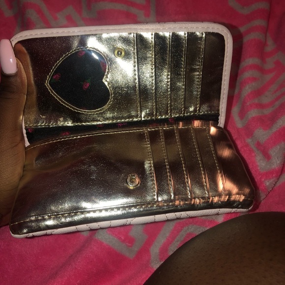 Wallet - Picture 2 of 3